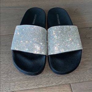 Black Steve Madden Slides w/ silver Jewels Wmns 8